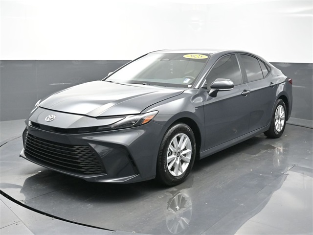 2025 Toyota Camry LE photo 3