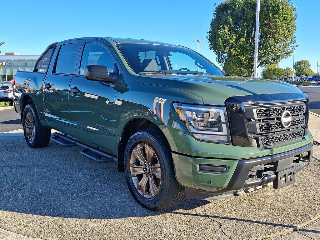 2024 Nissan Titan SV photo 3