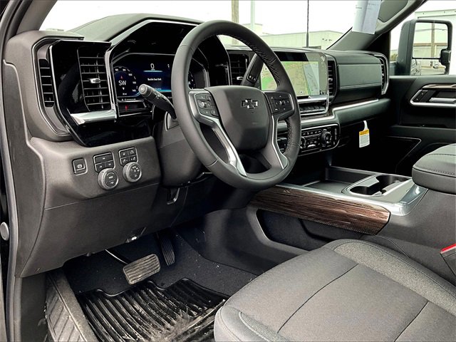2025 Chevrolet Silverado 2500HD LT photo 8