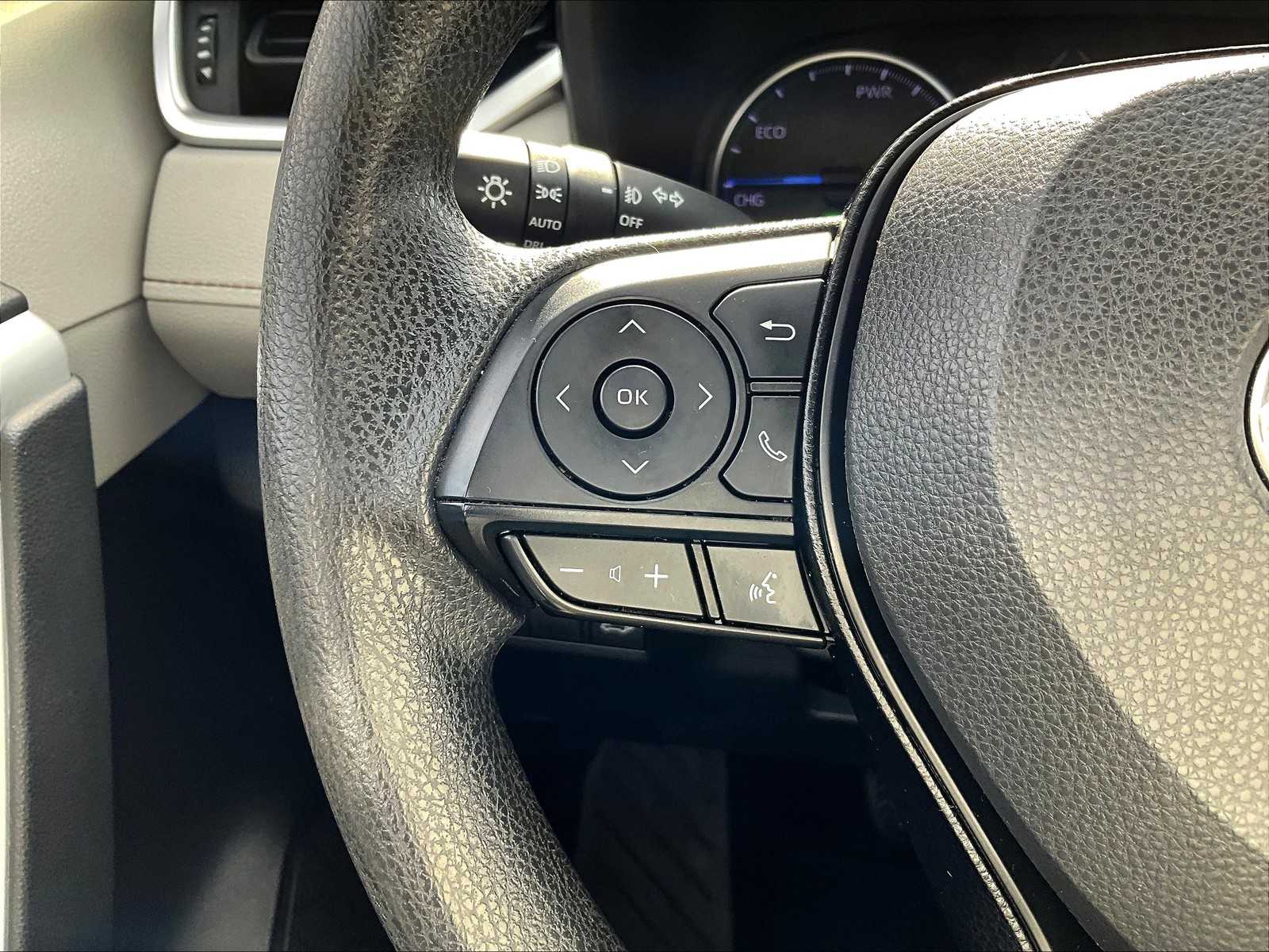 2021 Toyota RAV4 XLE photo 23