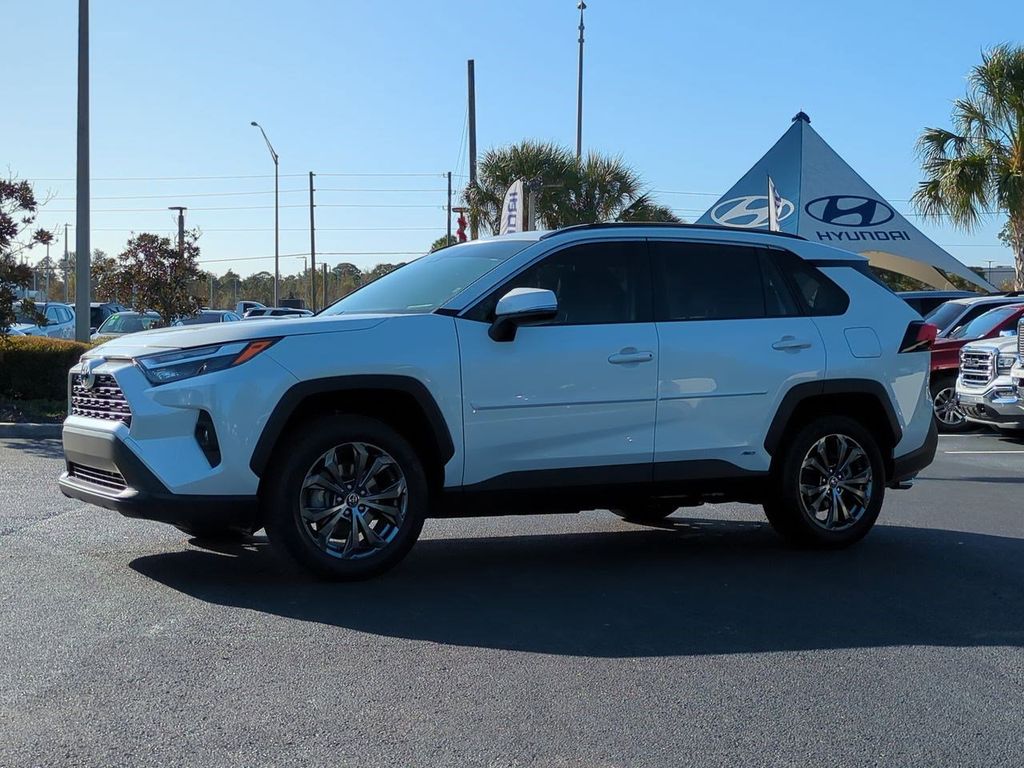 2022 Toyota RAV4 XLE Premium's photo