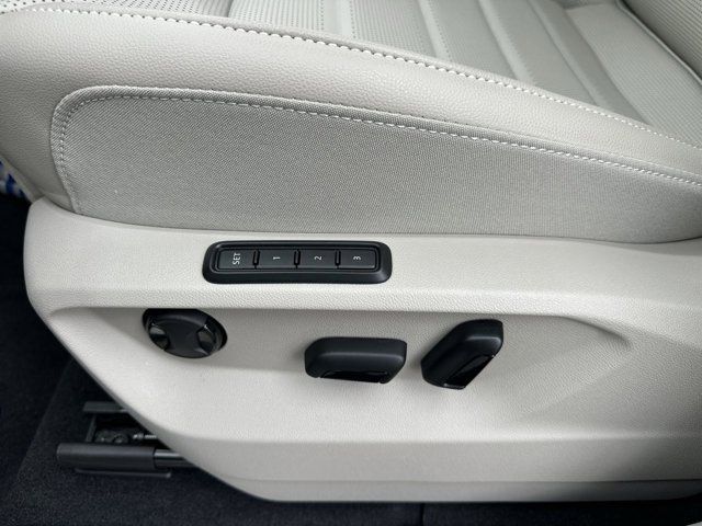 2026 Volkswagen Atlas SEL photo 3