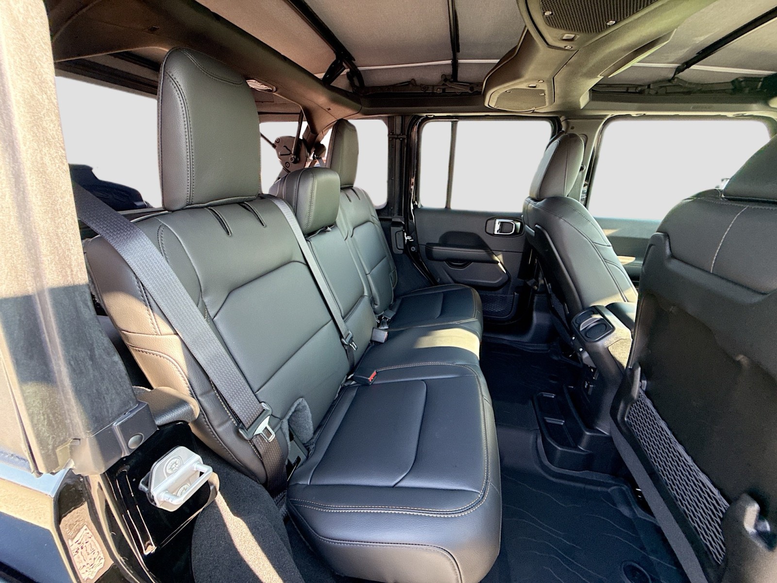 2025 Jeep Wrangler Sahara photo 23