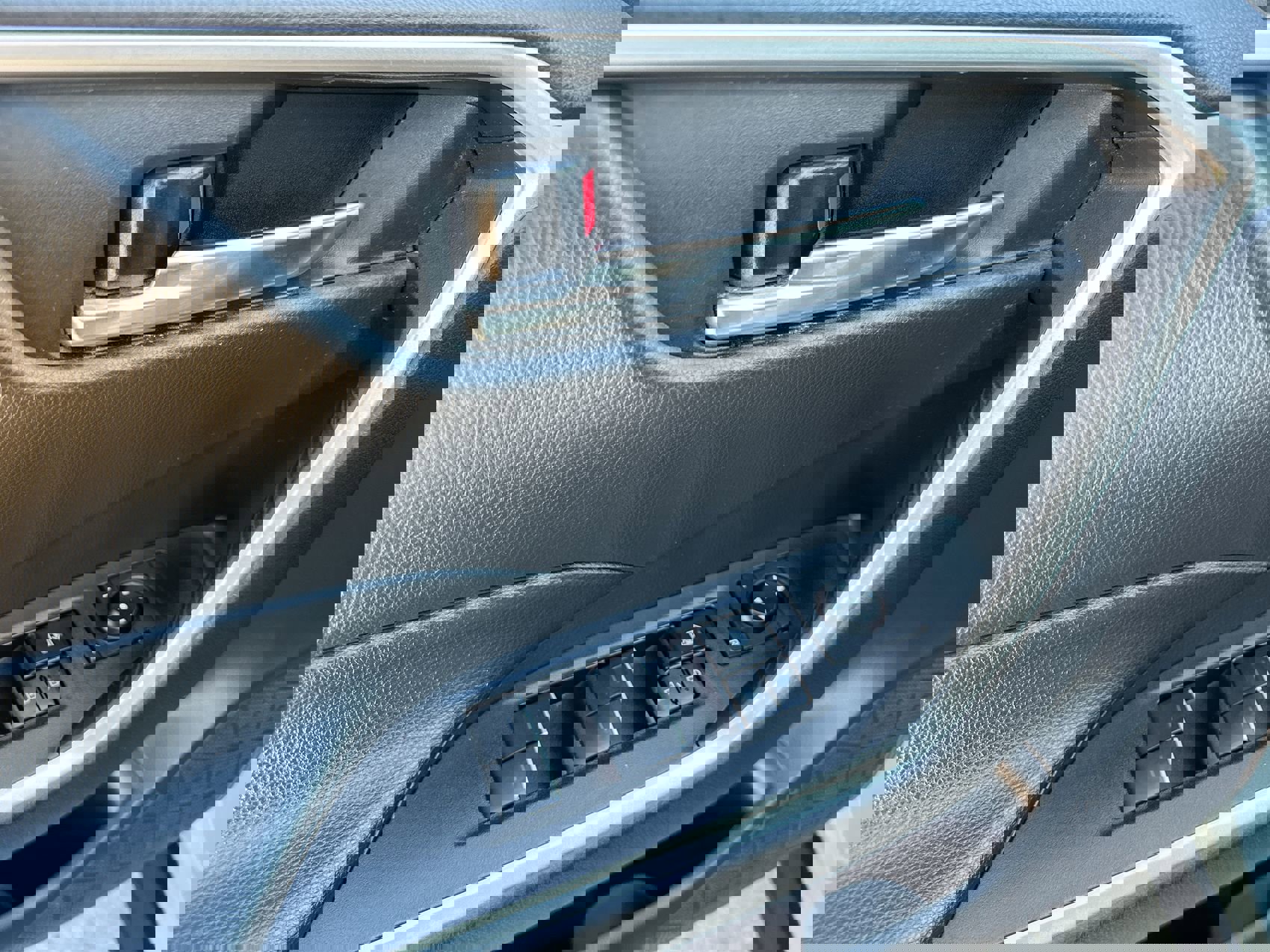 2022 Toyota RAV4 XLE photo 13