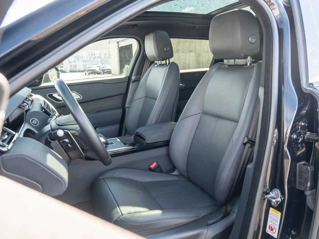 2025 Land Rover Range Rover Velar SE photo 16