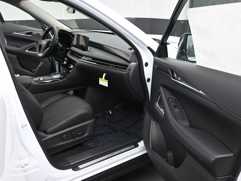2026 Infiniti QX60 Luxe photo 8