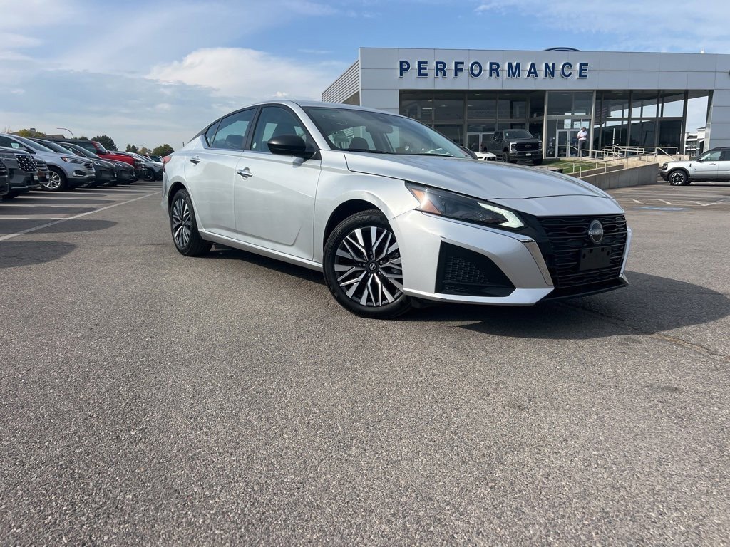 2024 Nissan Altima 2.5 SV photo 2