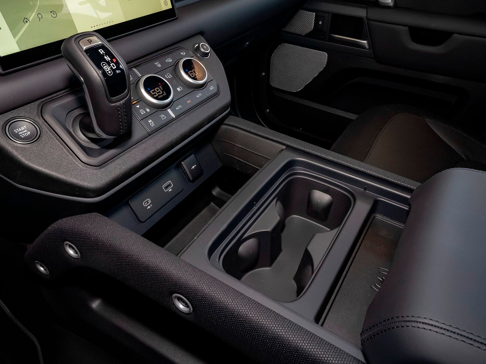 2024 Land Rover Defender 130 X-Dynamic SE photo 28