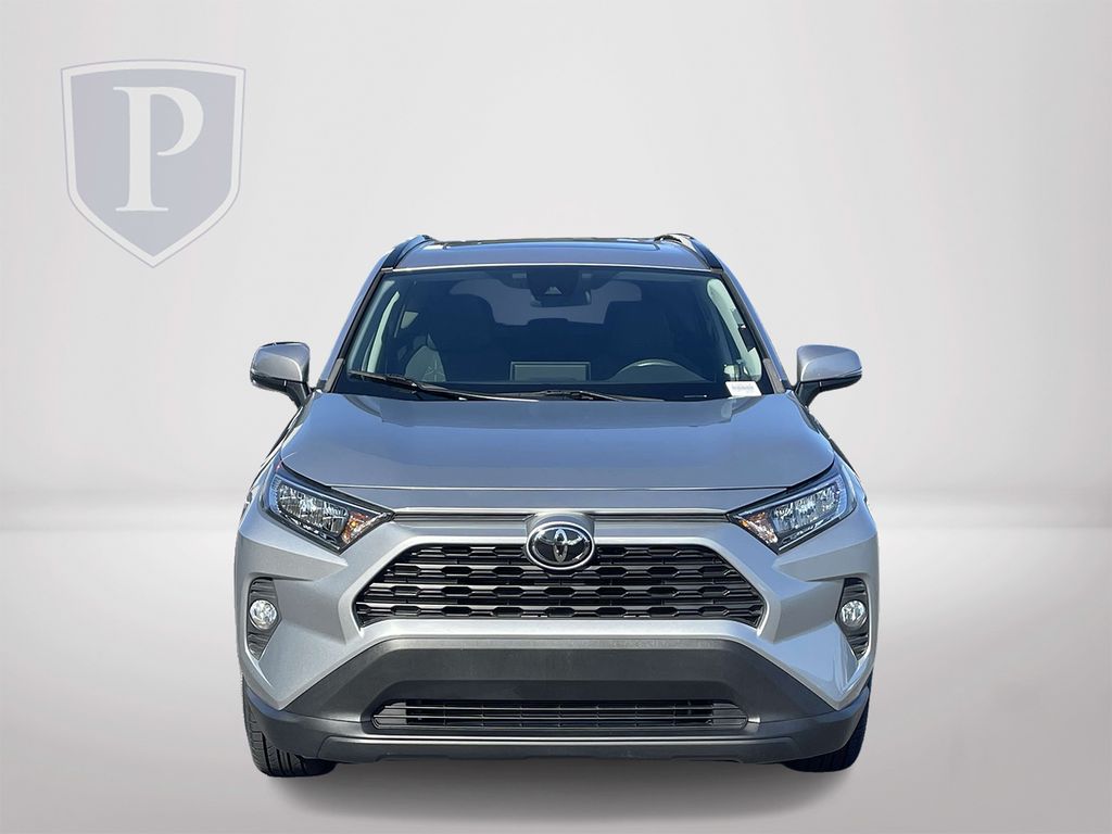 2020 Toyota RAV4 XLE photo 2