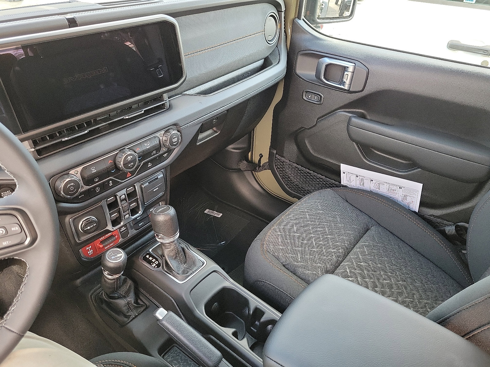2025 Jeep Gladiator Mojave photo 2