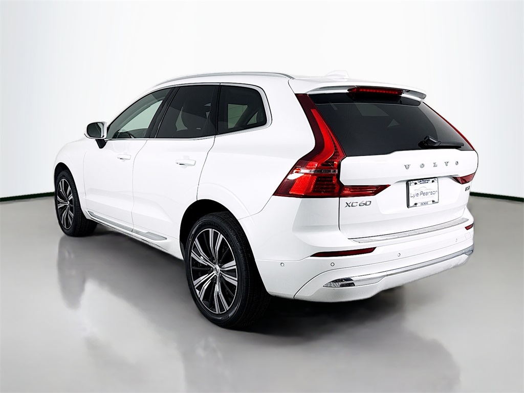 2023 Volvo XC60 B5 Plus photo 3