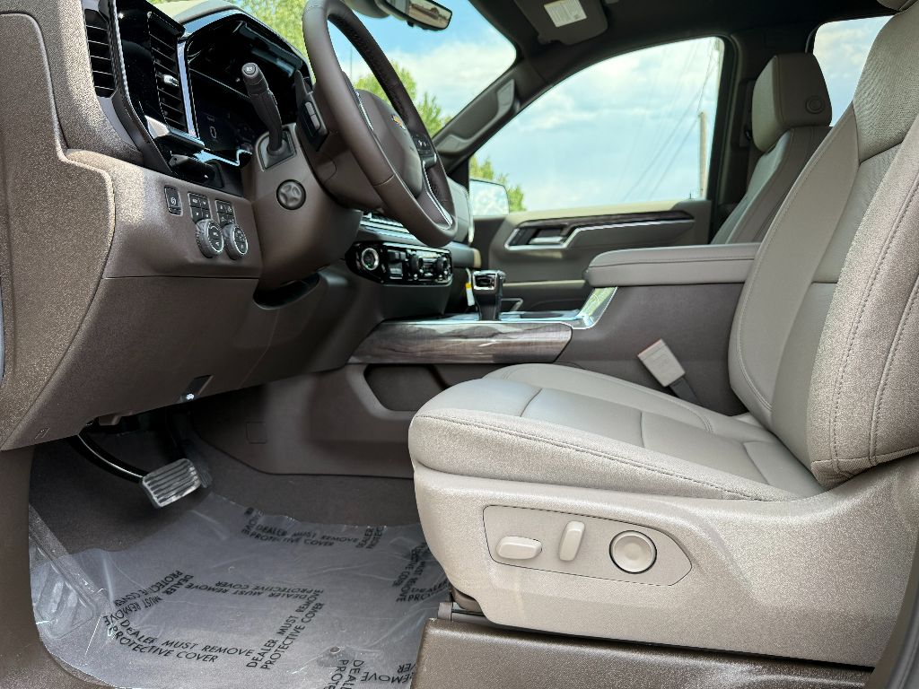 2026 Chevrolet Silverado 1500 LTZ photo 19