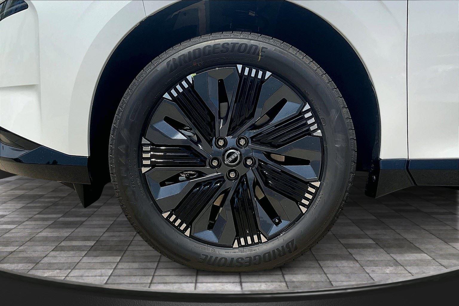 2025 Nissan Murano Platinum photo 9