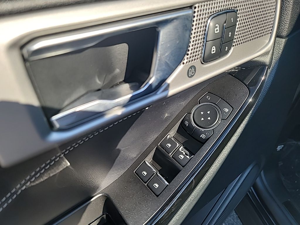 2021 Ford Explorer ST photo 11