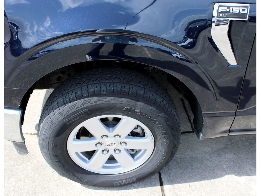 2023 Ford F-150 XLT photo 3