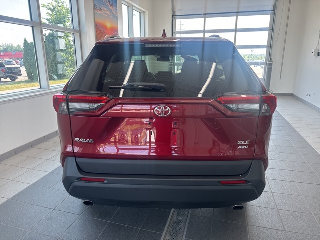 2021 Toyota RAV4 XLE photo 3