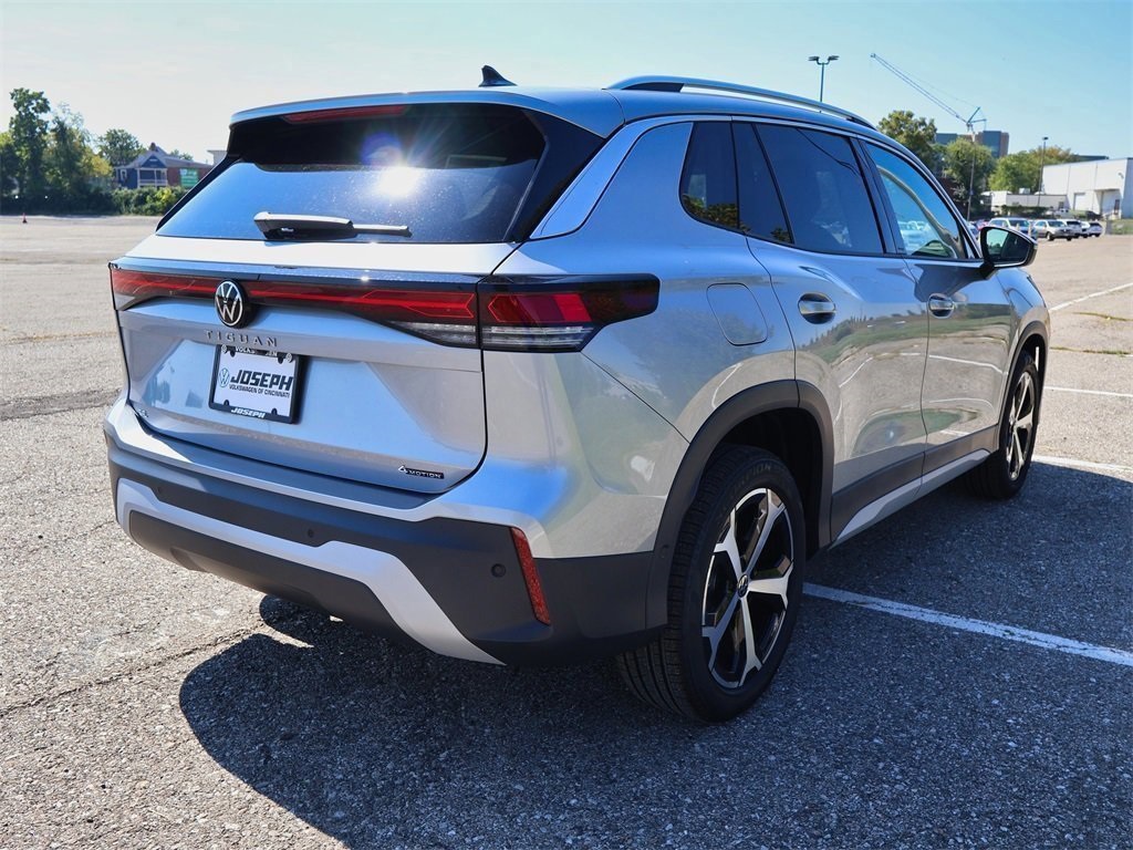 2025 Volkswagen Tiguan SE photo 4