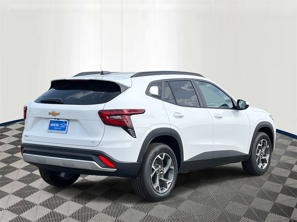 2025 Chevrolet Trax LT photo 4