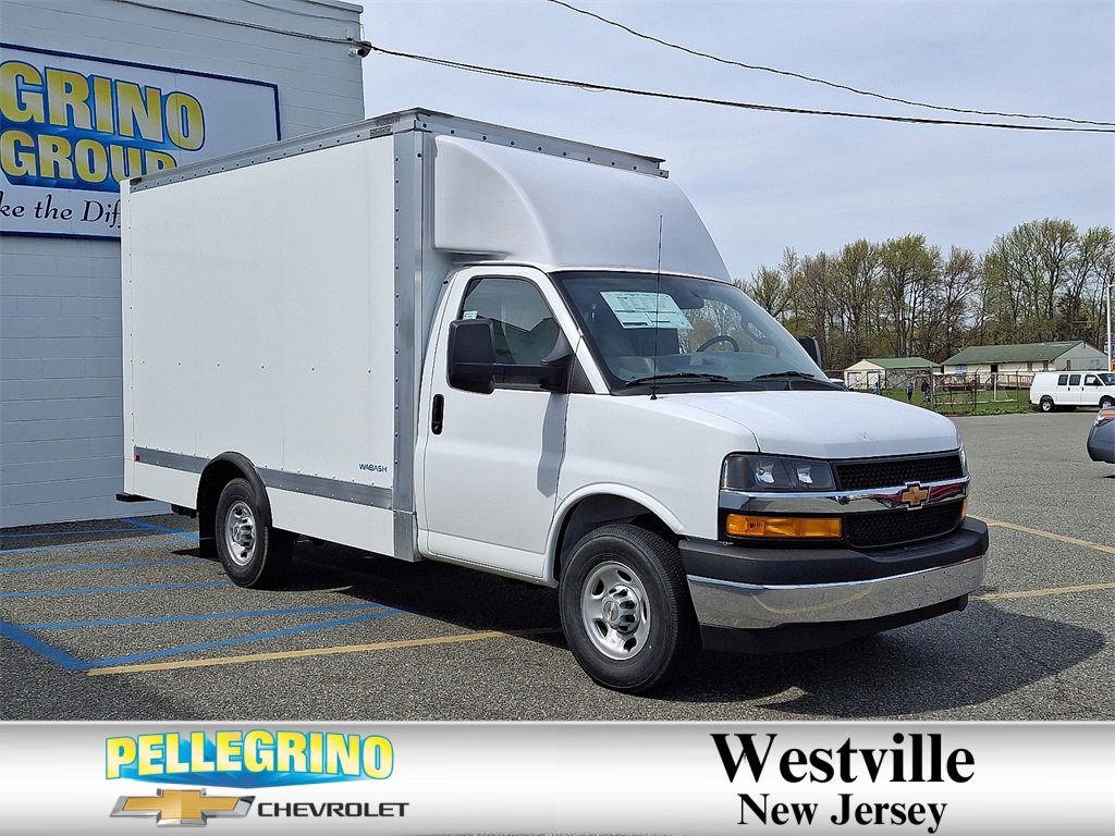 2025 Chevrolet Express Cutaway Base's photo