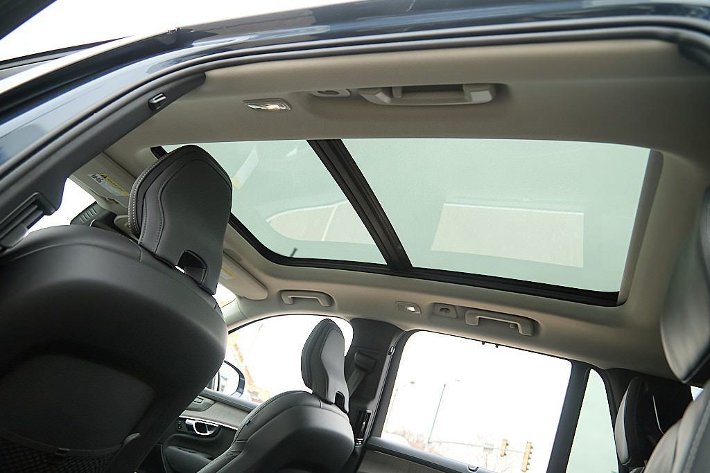 2026 VOLVO XC90 - Image 21