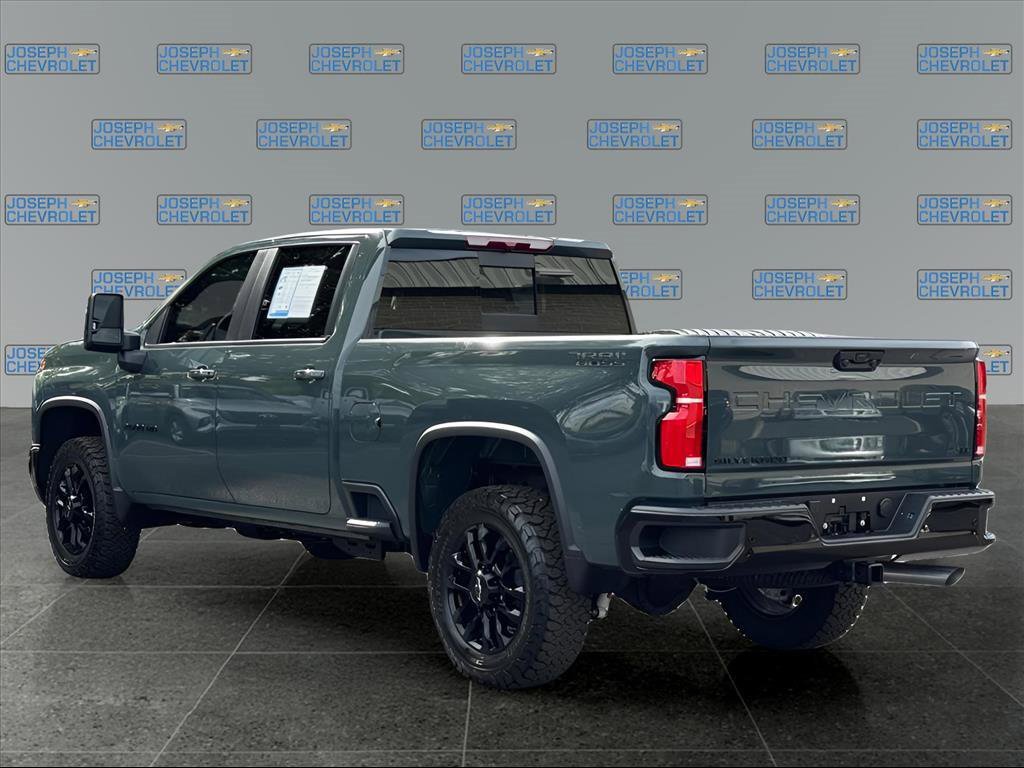 2025 Chevrolet Silverado 2500HD LT photo 4