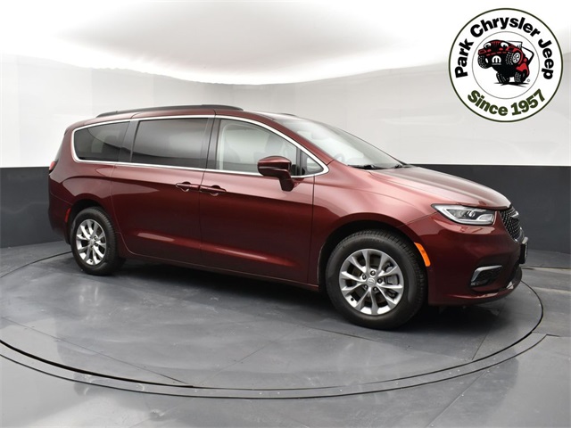 2022 Chrysler Pacifica Touring L's photo