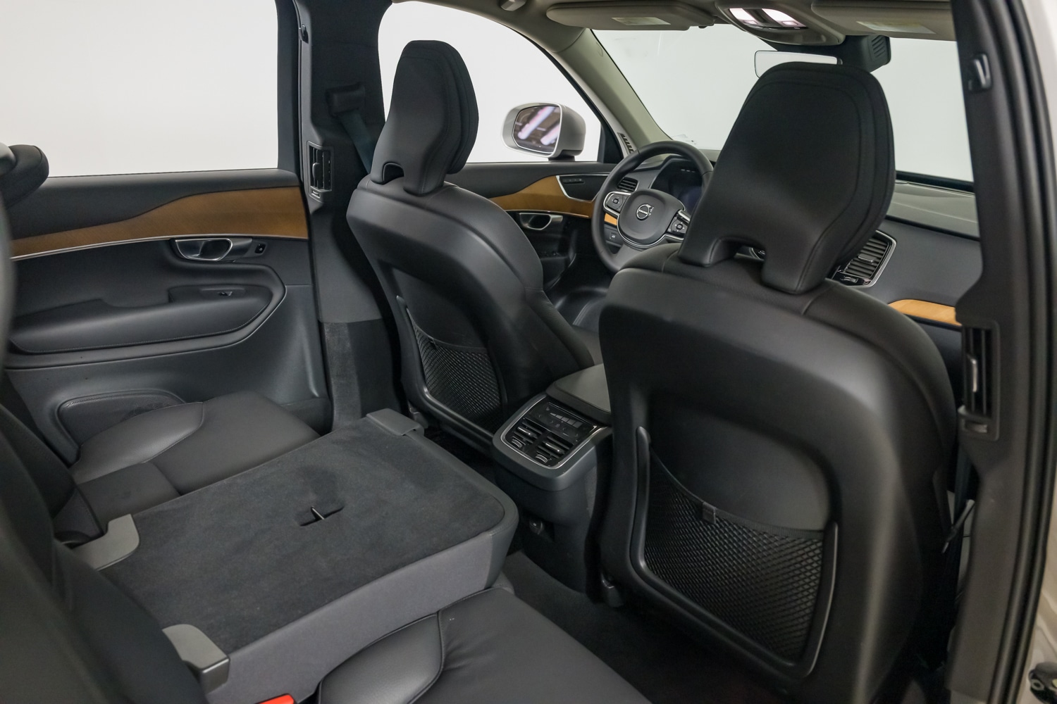 2024 Volvo XC90 B5 Plus photo 25