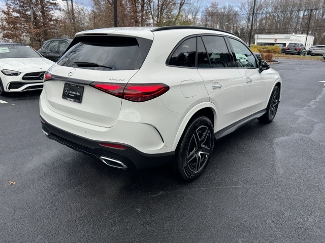 2025 Mercedes Benz GLC 300 4MATIC photo 2