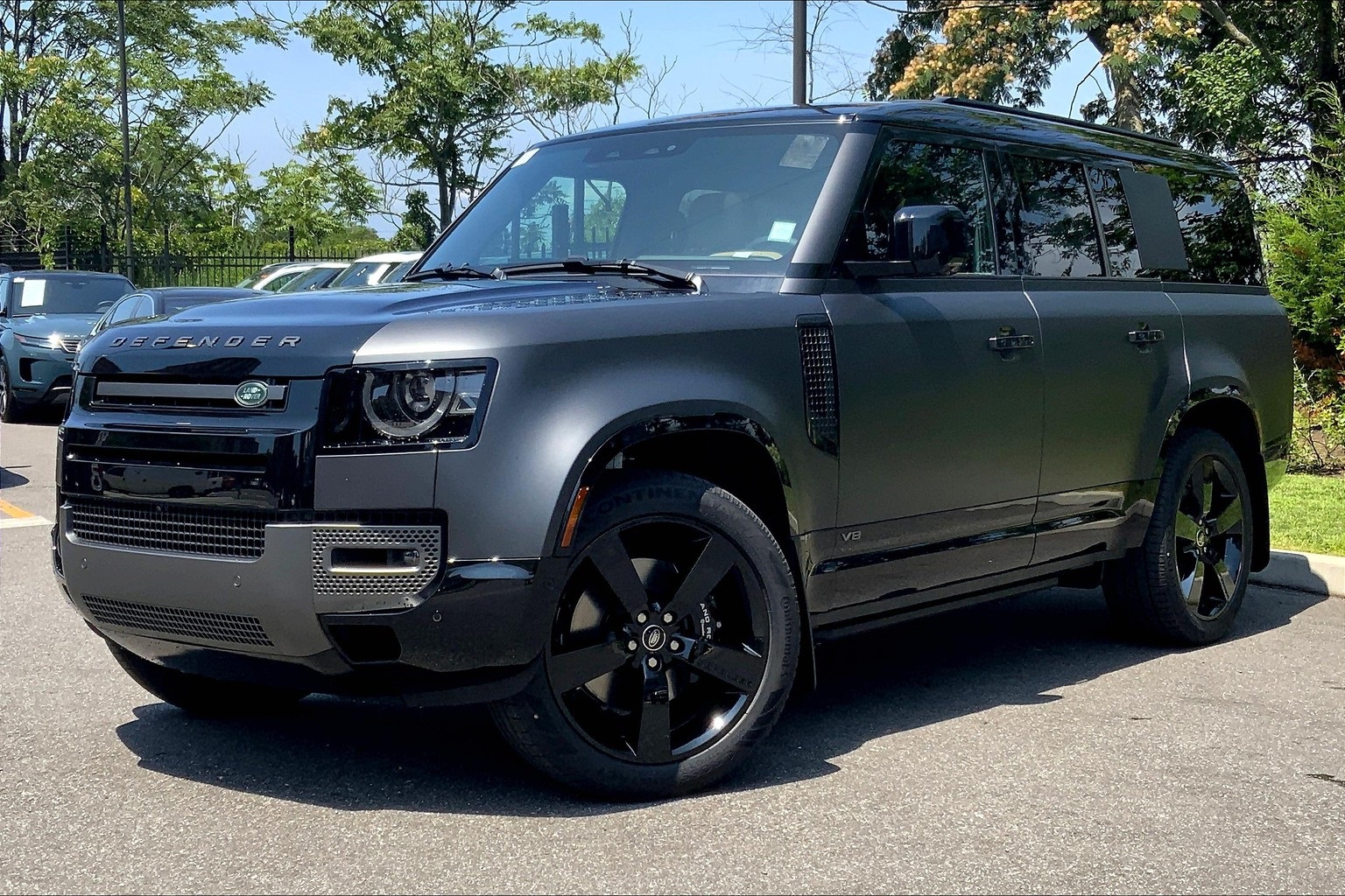 2025 Land Rover Defender V8's photo