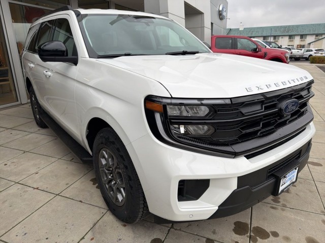 2025 Ford Expedition Active's photo