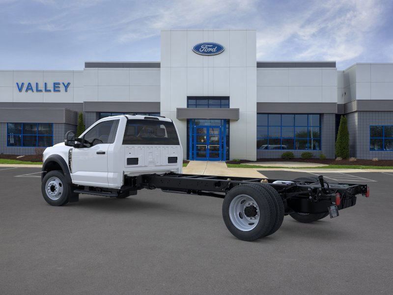 2025 Ford F-450 photo 4
