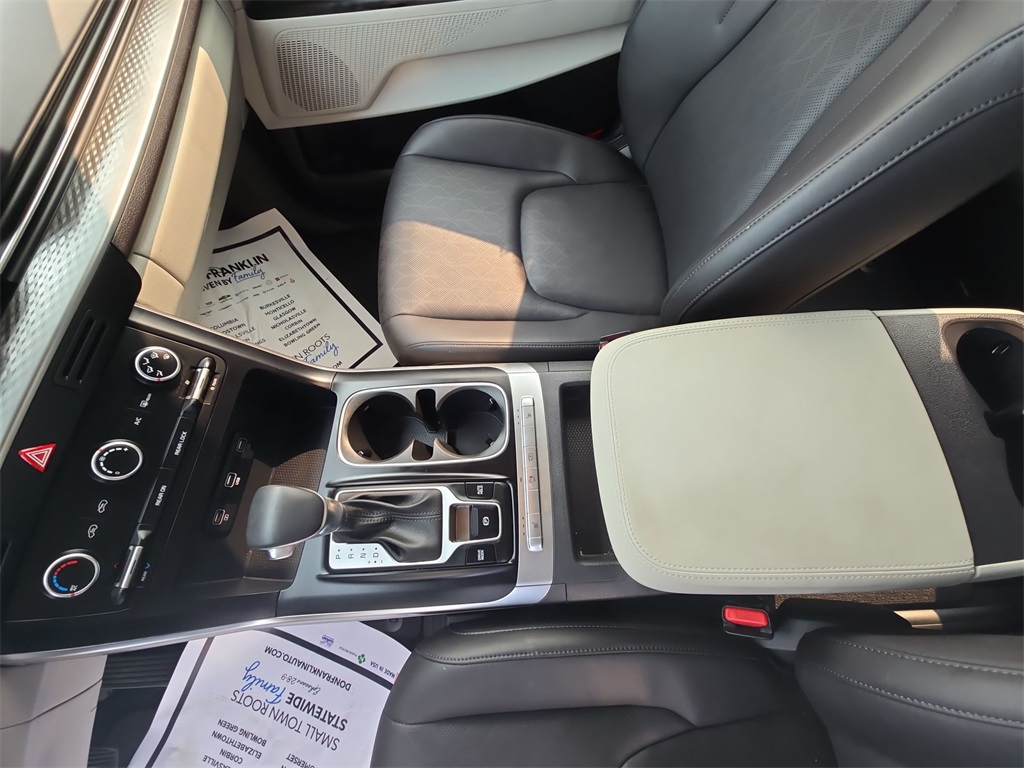 2024 Kia Carnival LX photo 13