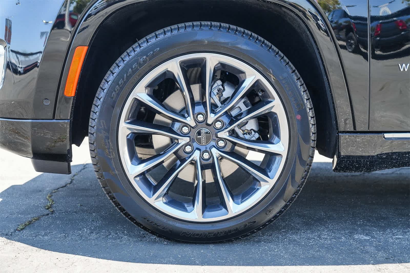 2025 Jeep Wagoneer L Series III photo 9