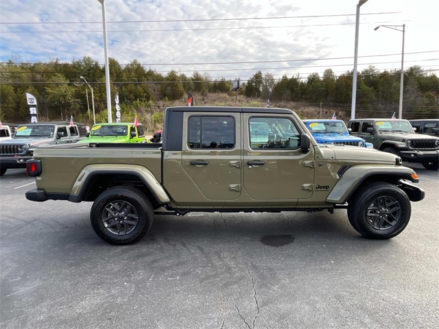 2025 Jeep Gladiator Sport S photo 2