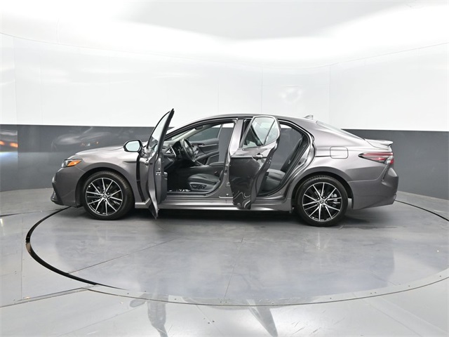 2024 Toyota Camry SE photo 32