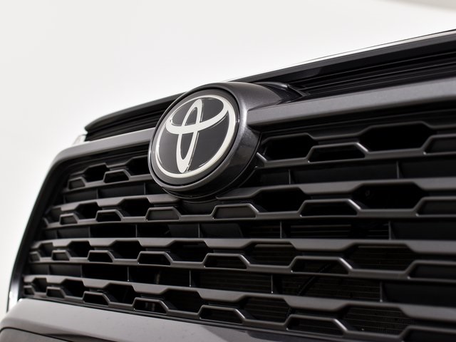 2022 Toyota RAV4 LE photo 4