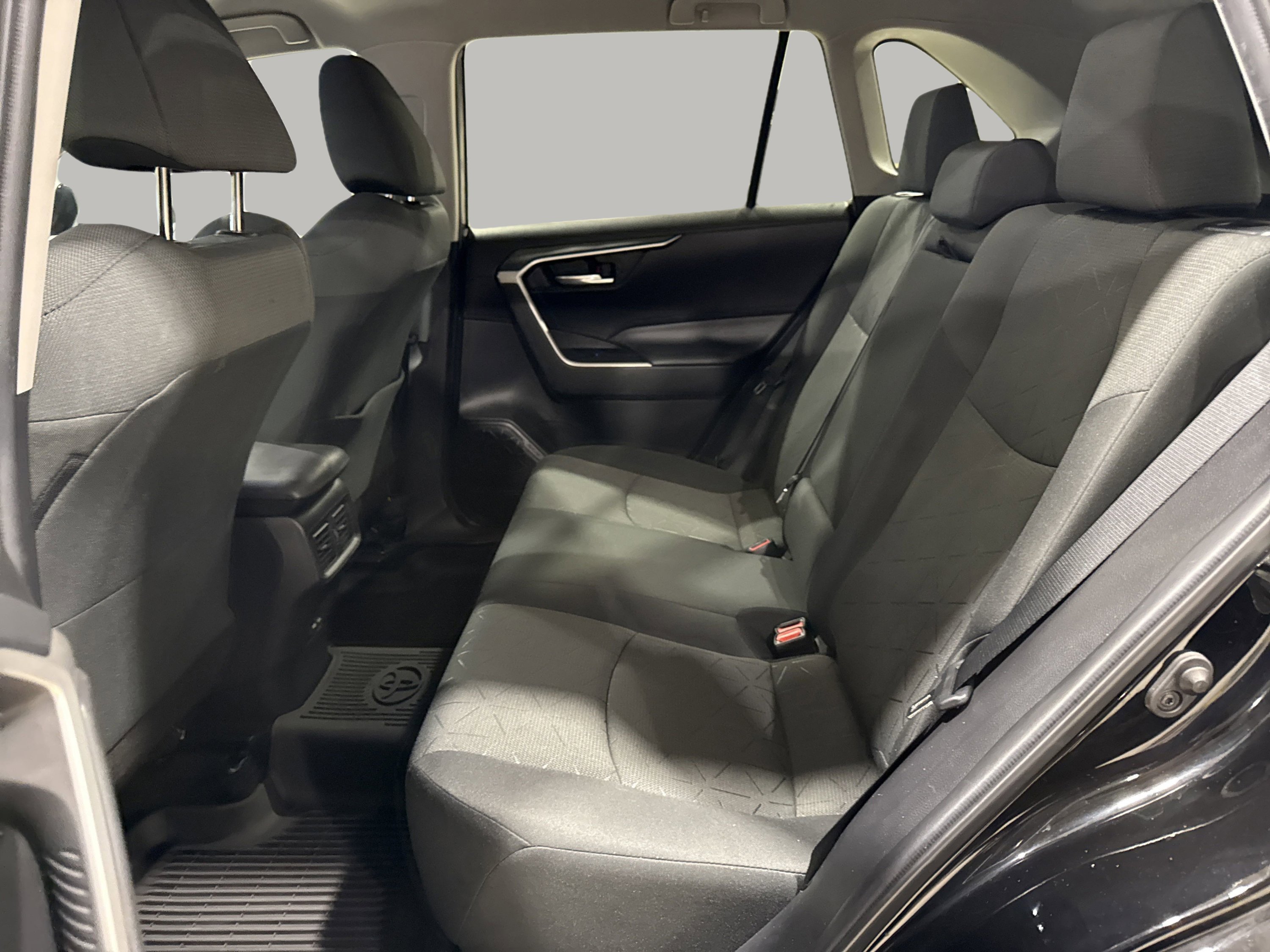 2022 Toyota RAV4 XLE photo 11
