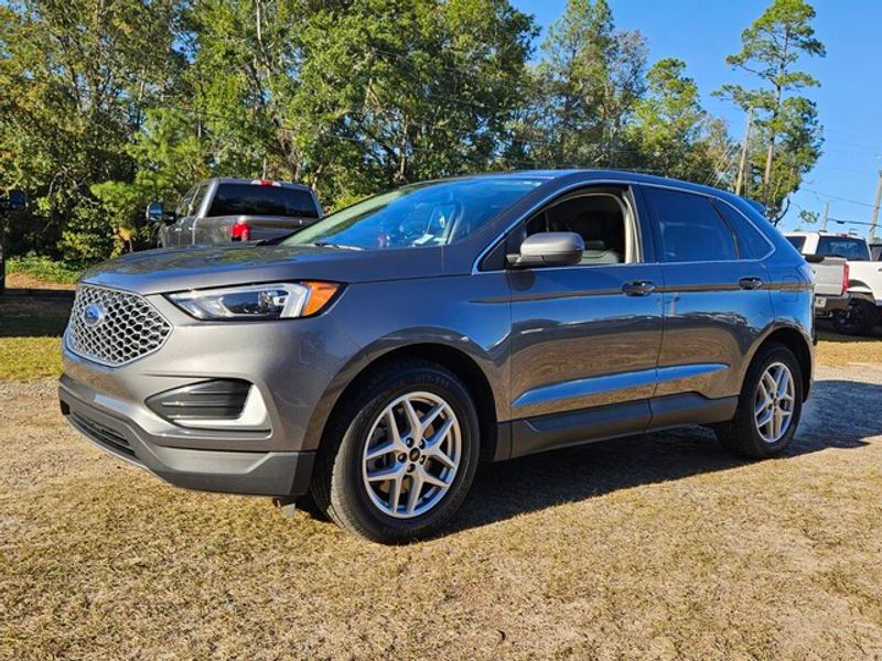 2023 Ford Edge SEL photo 2
