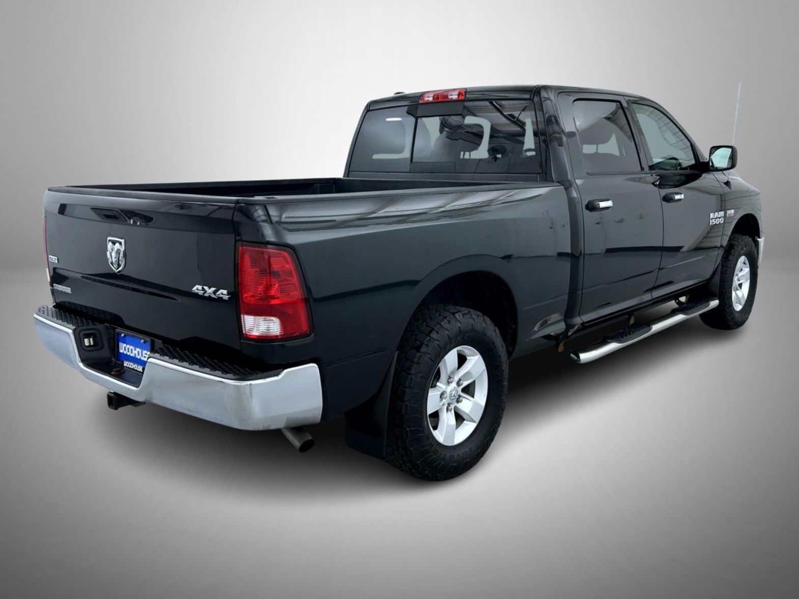 2017 Ram 1500 SLT photo 3