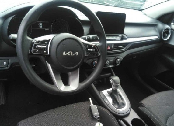 2023 Kia Forte LXS photo 3