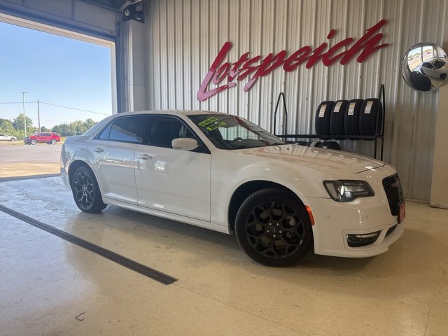 Used 2021 Chrysler 300 Touring with VIN 2C3CCARG8MH585829 for sale in Kansas City