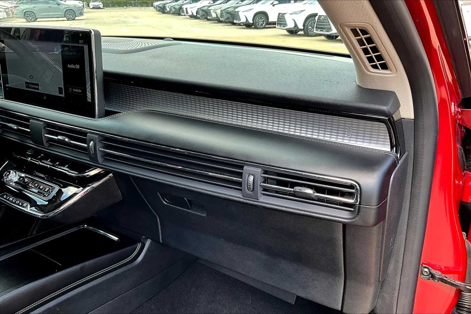 2024 Lincoln Corsair Premiere photo 16