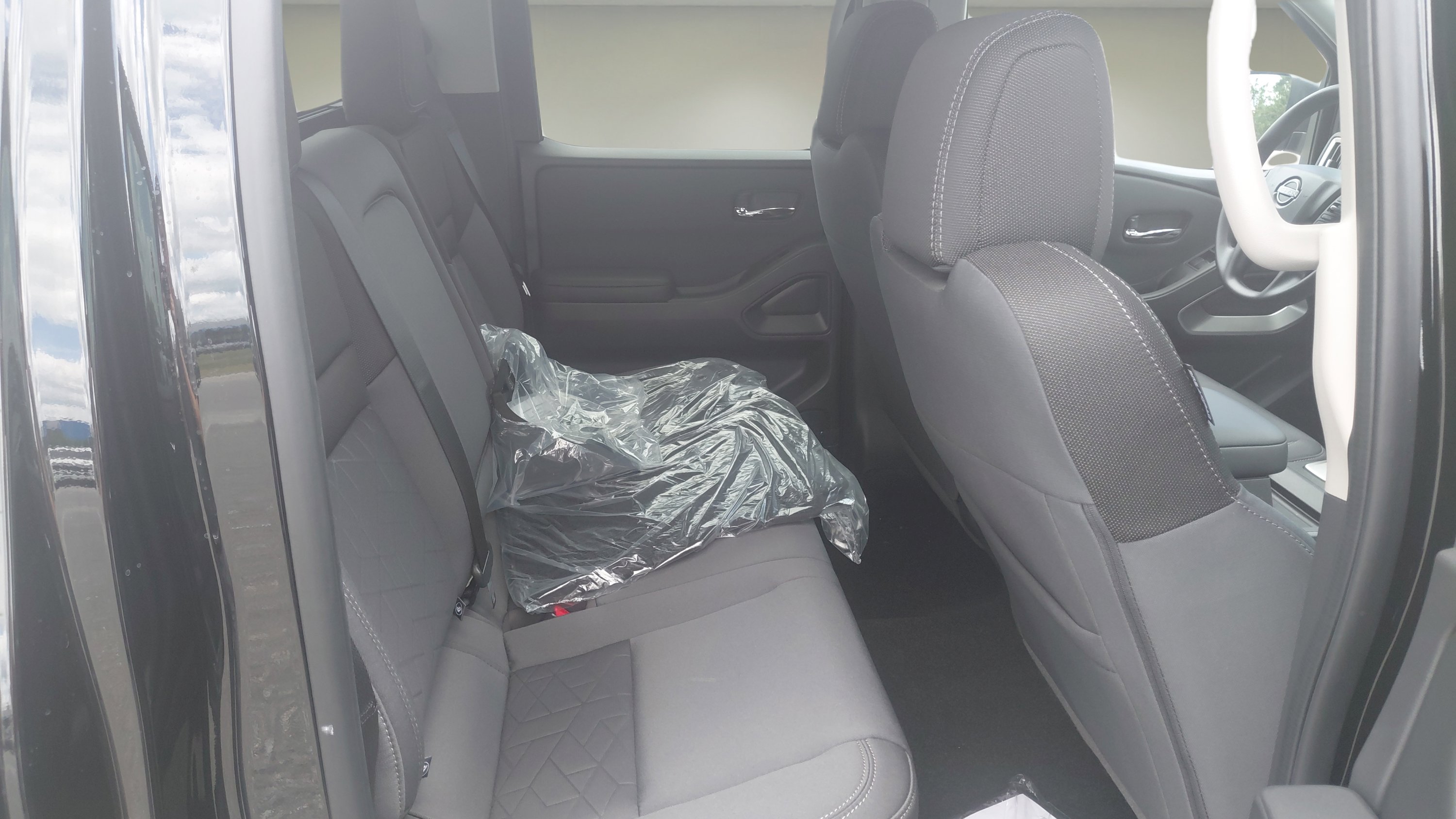 2025 Nissan Frontier Crew Cab SV photo 11