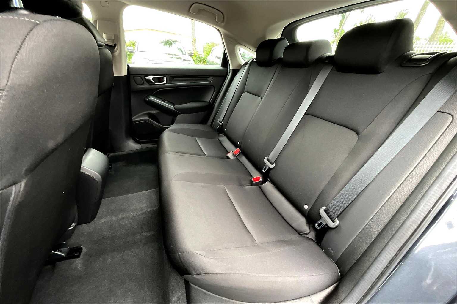 2024 Honda Civic Hatchback LX photo 19