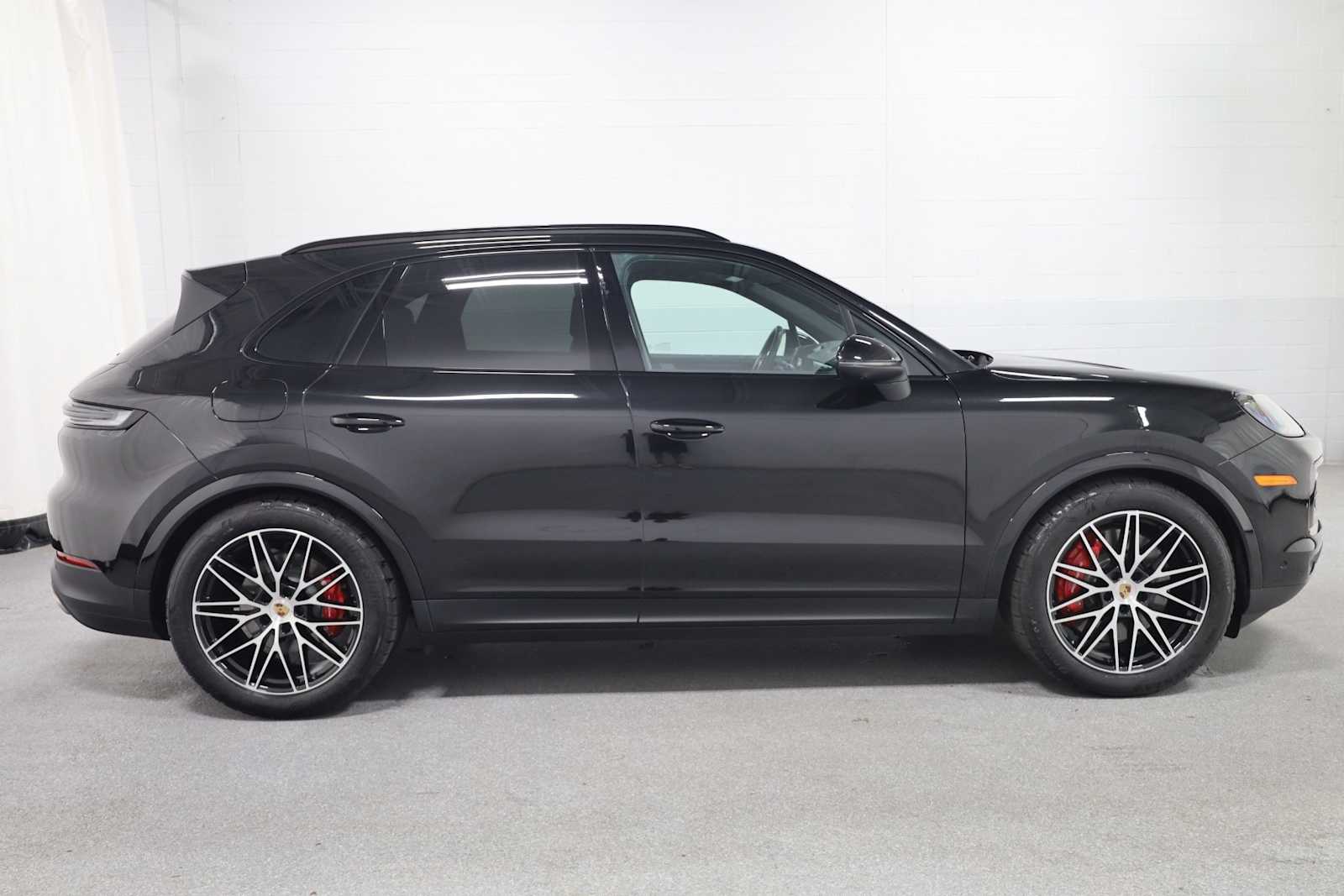 2025 Porsche Cayenne S photo 9