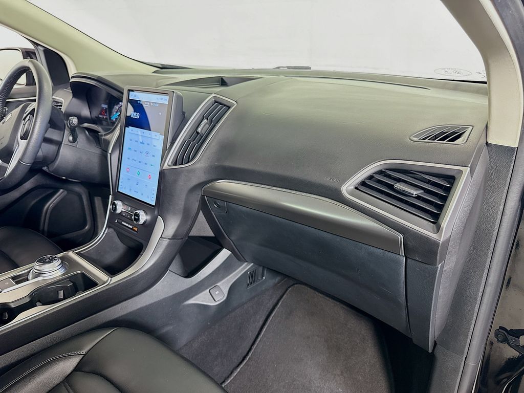 2022 Ford Edge SEL photo 27