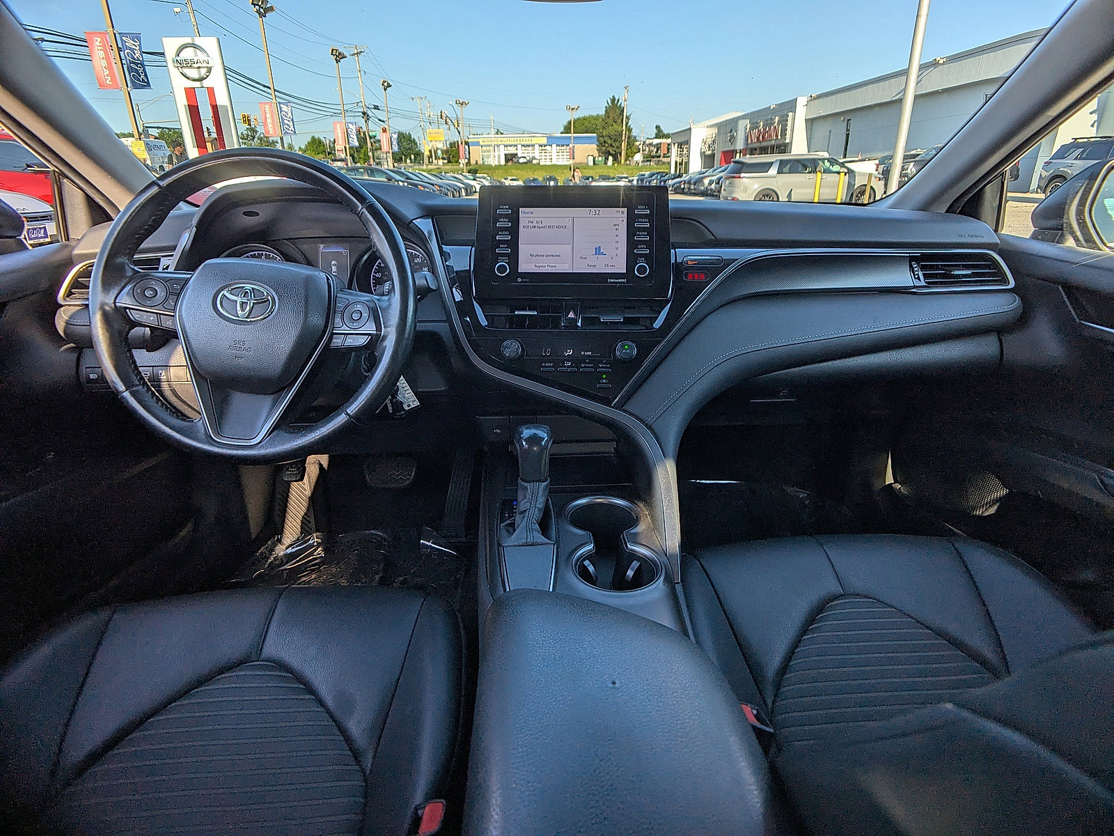 2021 Toyota Camry SE photo 6
