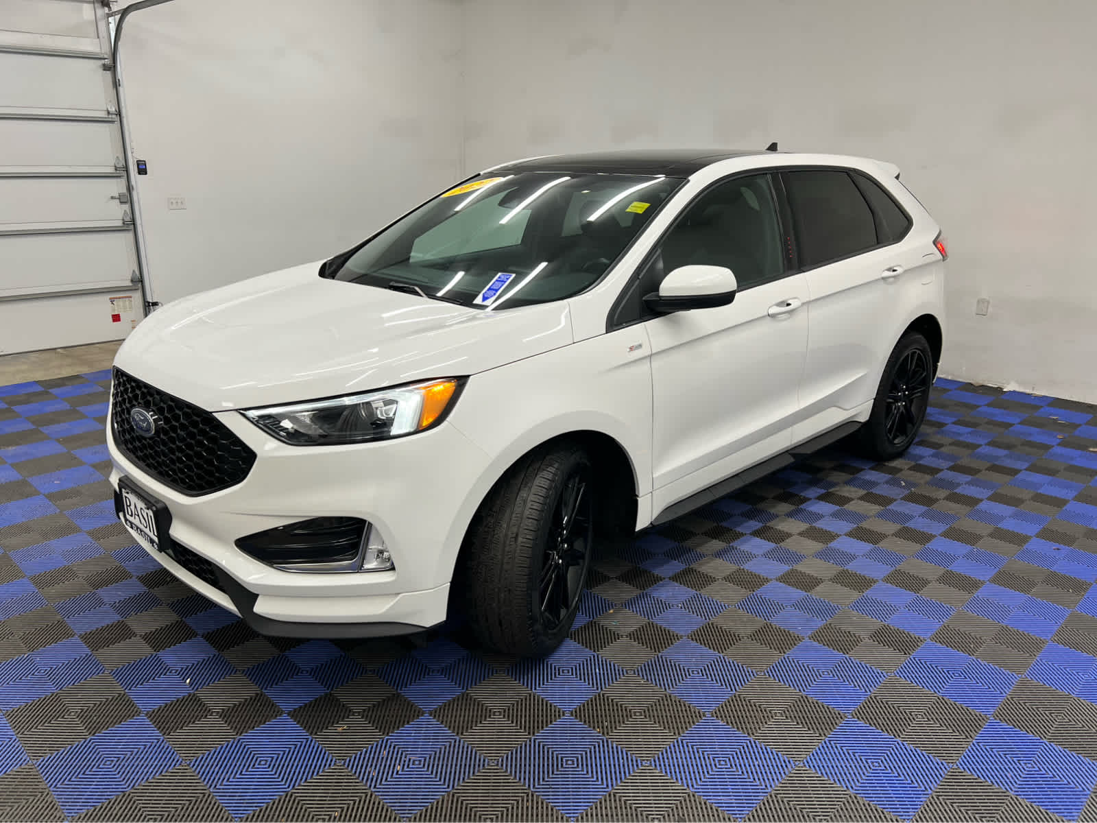 2022 Ford Edge ST-Line photo 2