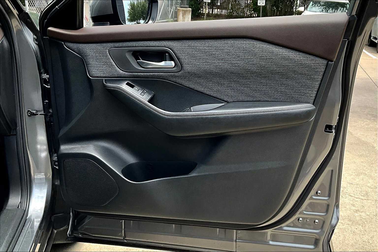 2023 Nissan Rogue SV photo 20