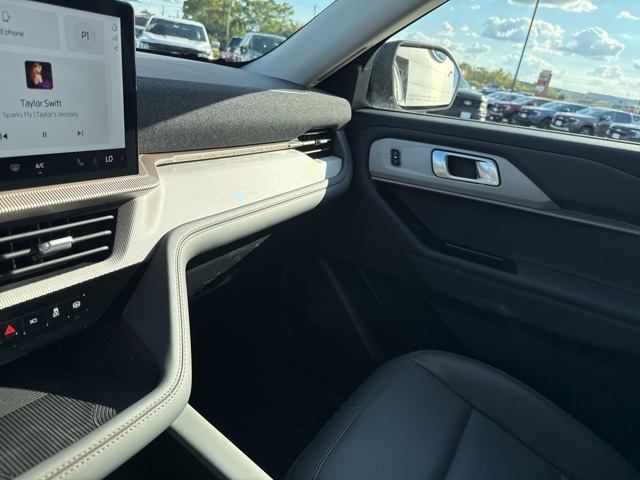 2025 Ford Explorer photo 18